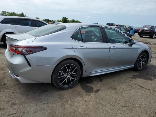 4T1G11BK2RU119198 - 2024 TOYOTA CAMRY SE NIGHT SHADE SILVER photo 3