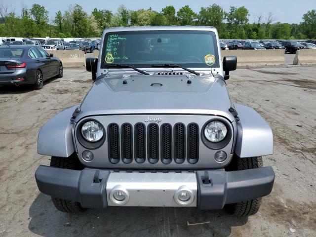 1C4GJWBG1FL620517 - 2015 JEEP WRANGLER SAHARA GRAY photo 5