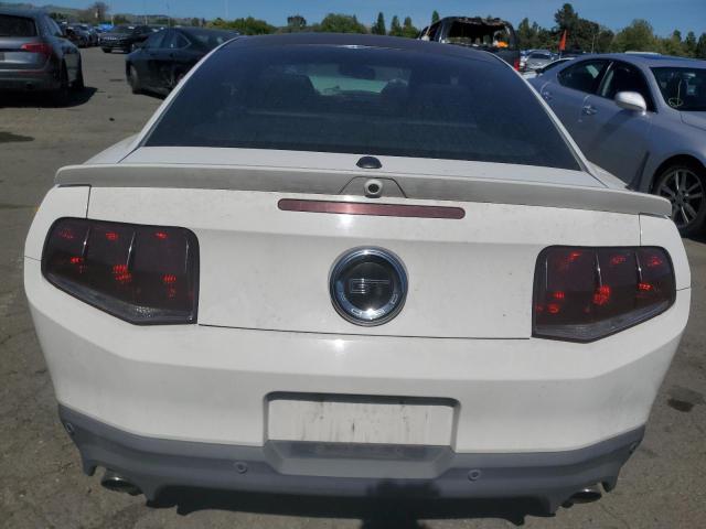 1ZVBP8CF0C5260616 - 2012 FORD MUSTANG GT WHITE photo 6