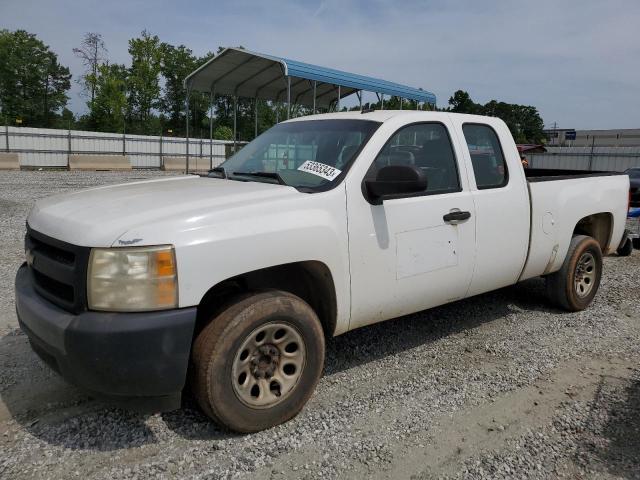 2GCEC19C871588406 - 2007 CHEVROLET SILVERADO C1500 WHITE photo 1