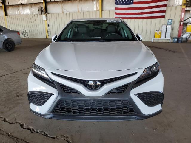 4T1G11AK6PU832023 - 2023 TOYOTA CAMRY SE NIGHT SHADE WHITE photo 5