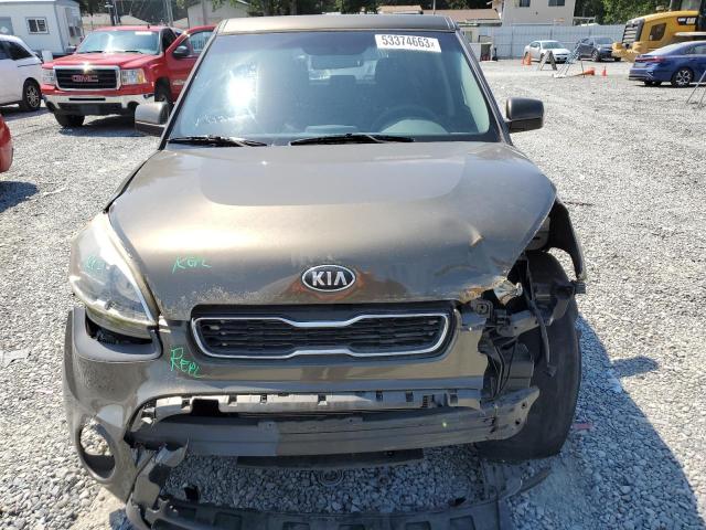 KNDJT2A50D7554153 - 2013 KIA SOUL GREEN photo 5