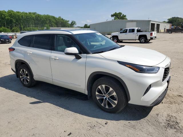 5TDGZRBH3MS542126 - 2021 TOYOTA HIGHLANDER XLE WHITE photo 4