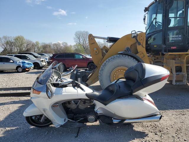 5VPSW36N4B3003899 - 2011 VICTORY MOTORCYCLES VISION TOUR თეთრი ფოტო 3