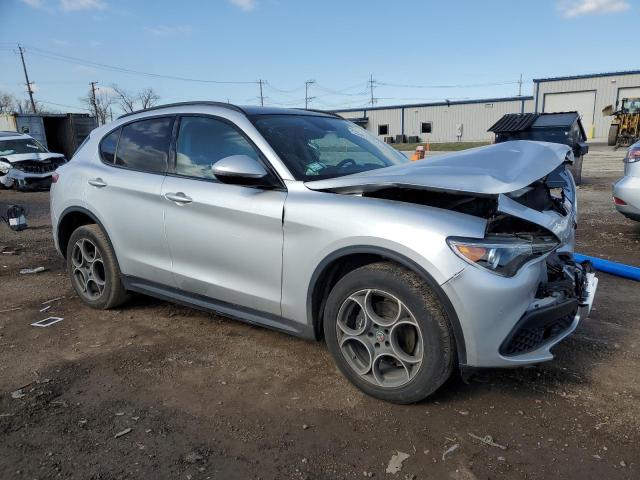 ZASFAKPN8J7B71423 - 2018 ALFA ROMEO STELVIO SPORT ნაცრისფერი ფოტო 4