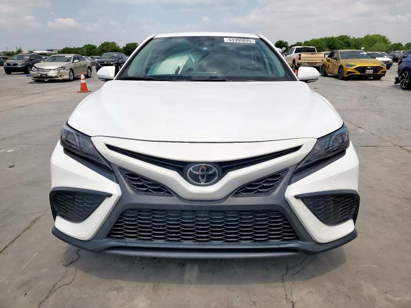 4T1G11AK0PU818215 - 2023 TOYOTA CAMRY SE NIGHT SHADE WHITE photo 5
