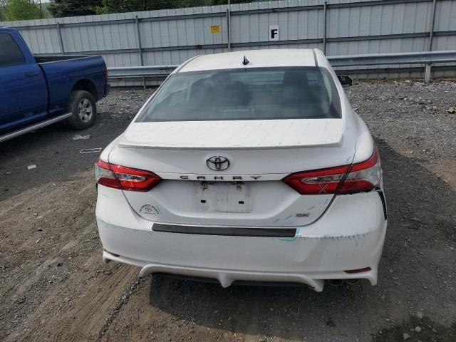 4T1G11AK3LU990796 - 2020 TOYOTA CAMRY SE WHITE photo 6