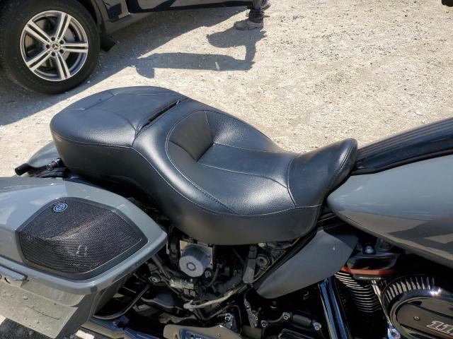 1HD1PXL10JB957813 - 2018 HARLEY-DAVIDSON FLHXSE CVO STREET GLIDE GRAY photo 5