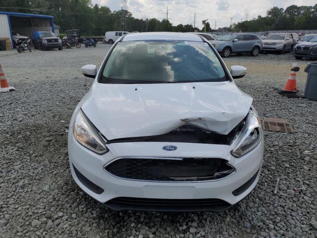 1FADP3F24GL271228 - 2016 FORD FOCUS SE WHITE photo 5