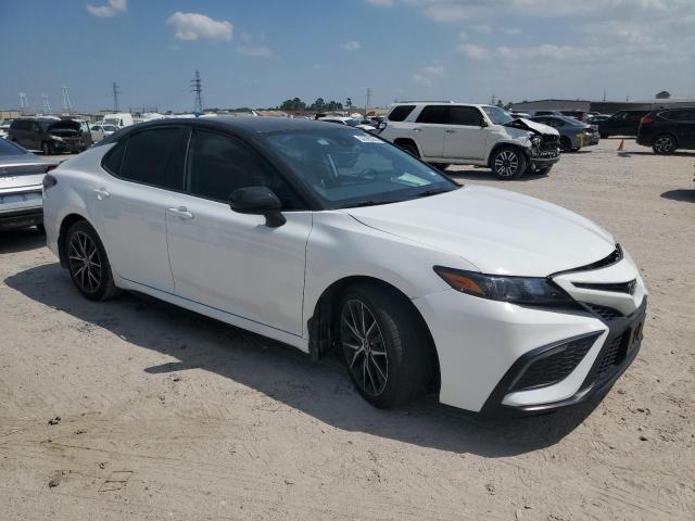 4T1T11AK5RU878153 - 2024 TOYOTA CAMRY SE NIGHT SHADE WHITE photo 4