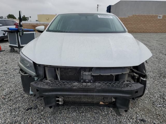 1VWDT7A38HC061968 - 2017 VOLKSWAGEN PASSAT R-LINE თეთრი ფოტო 5