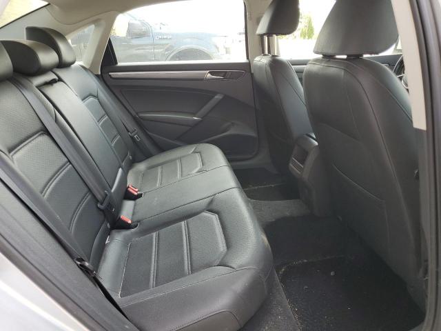 1VWDT7A31HC006990 - 2017 VOLKSWAGEN PASSAT R-LINE Silber Foto 10