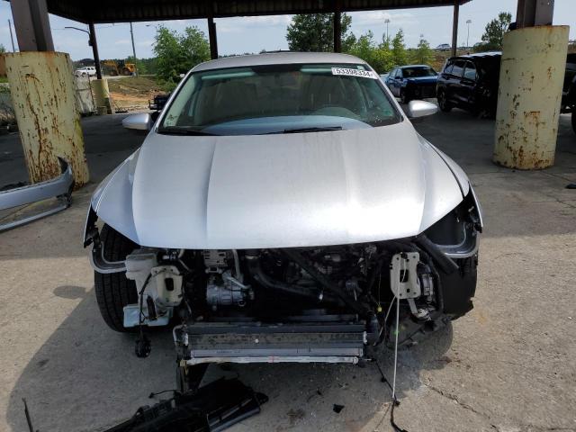 1VWDT7A31HC006990 - 2017 VOLKSWAGEN PASSAT R-LINE Silber Foto 5