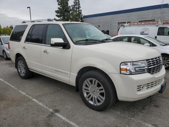 5LMFU27548LJ00875 - 2008 LINCOLN NAVIGATOR WHITE photo 4