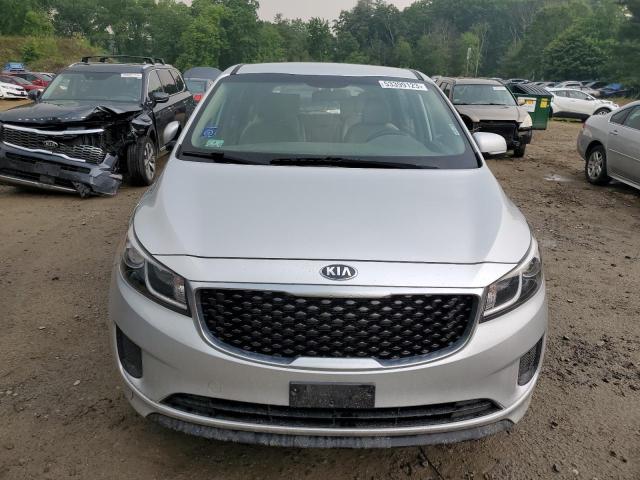 KNDMA5C19H6284110 - 2017 KIA SEDONA L SILVER photo 5