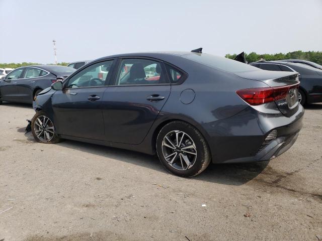 3KPF24AD6NE495834 - 2022 KIA FORTE FE GRAY photo 2