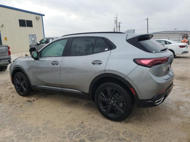 LRBFZPE43RD068978 - 2024 BUICK ENVISION ESSENCE رمادي صورة 2