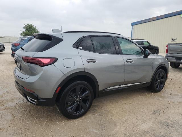 LRBFZPE43RD068978 - 2024 BUICK ENVISION ESSENCE رمادي صورة 3