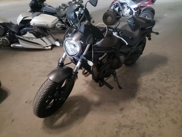 JKAENEC18NDA06019 - 2022 KAWASAKI EN650 C 灰色 照片 2