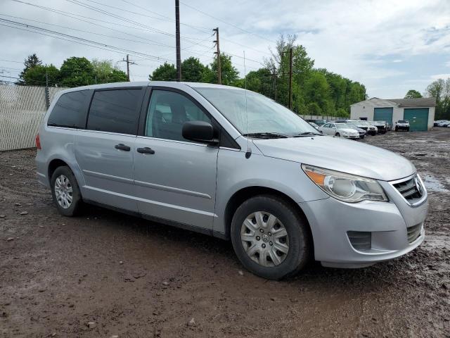 2C4RVAAG4CR120498 - 2012 VOLKSWAGEN ROUTAN S SILVER photo 4