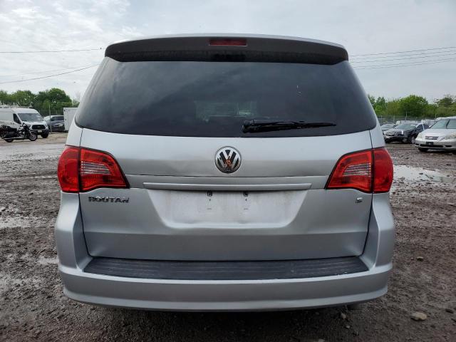 2C4RVAAG4CR120498 - 2012 VOLKSWAGEN ROUTAN S SILVER photo 6