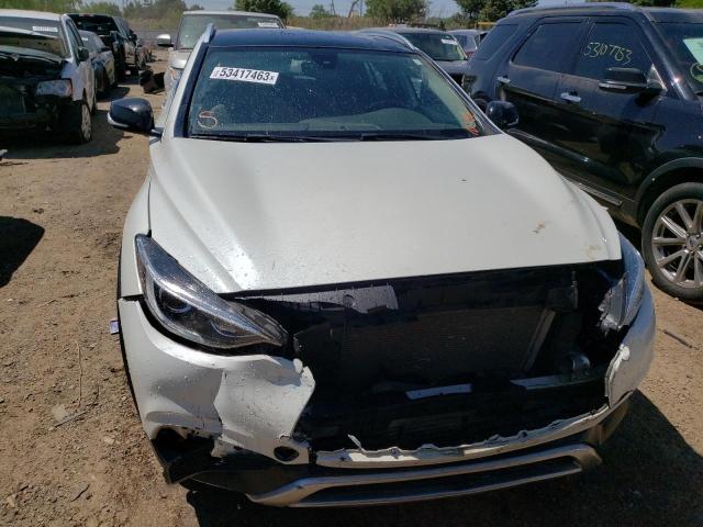 SJKCH5CR7JA052876 - 2018 INFINITI QX30 BASE WHITE photo 5