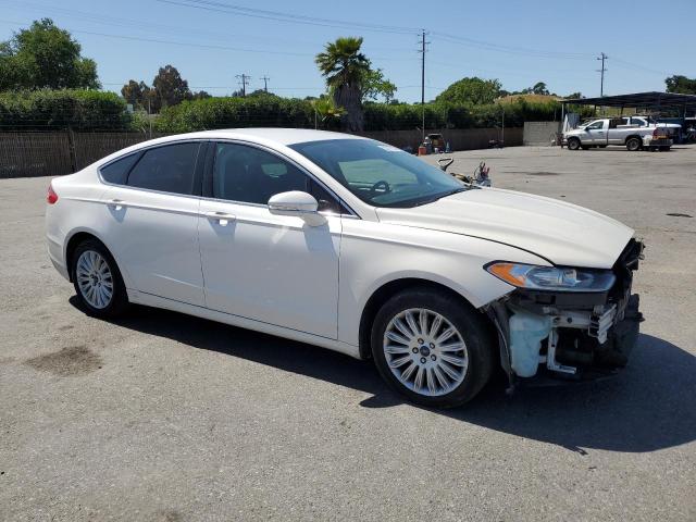 3FA6P0HR0DR379845 - 2013 FORD FUSION SE WHITE photo 4