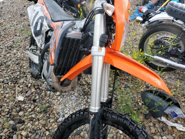 VBKEXL40XJM415011 - 2018 KTM 500 EXC-F ORANGE photo 9