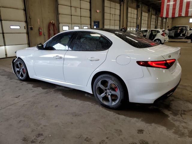 ZARFAEDN5J7577034 - 2018 ALFA ROMEO GIULIA Q4 白色 照片 2