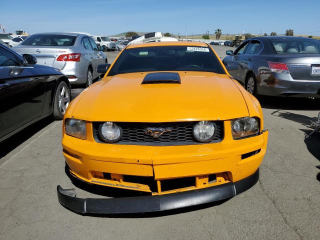 1ZVHT82H375350082 - 2007 FORD MUSTANG GT YELLOW photo 5