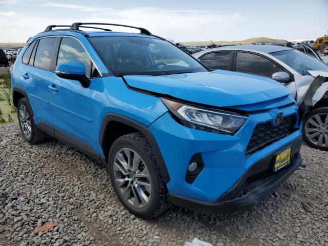 2T3A1RFVXKW071813 - 2019 TOYOTA RAV4 XLE PREMIUM BLUE photo 4