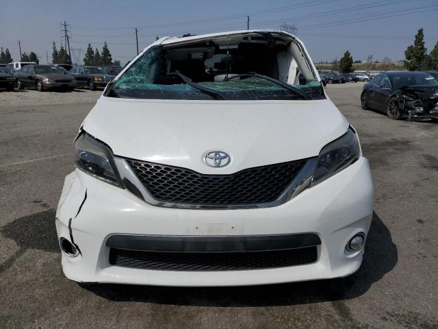 5TDXZ3DC2HS792915 - 2017 TOYOTA SIENNA SE WHITE photo 5