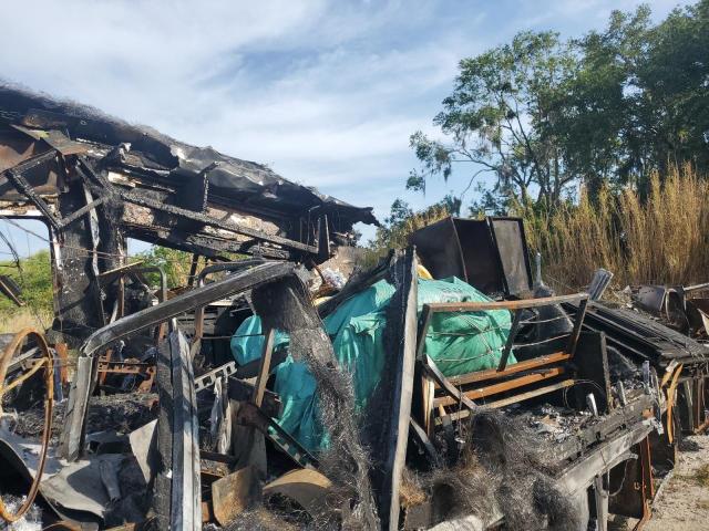 4UZACWDT9FCGU8431 - 2015 FREIGHTLINER CHASSIS XC SILVER photo 5