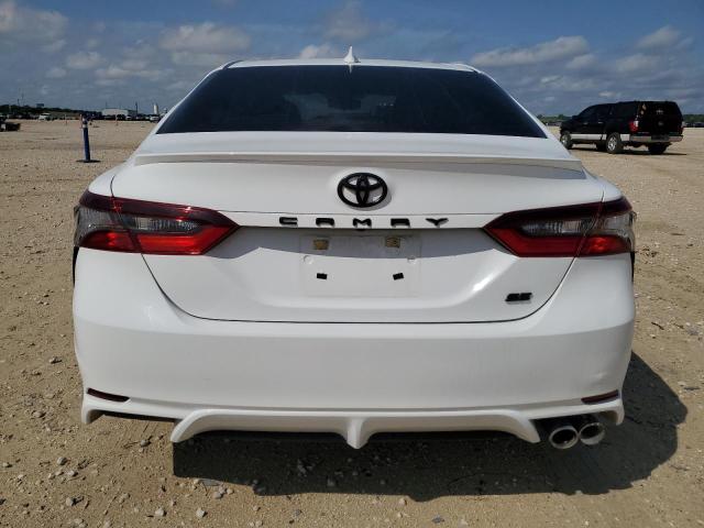 4T1G11AK5PU735685 - 2023 TOYOTA CAMRY SE NIGHT SHADE WHITE photo 6