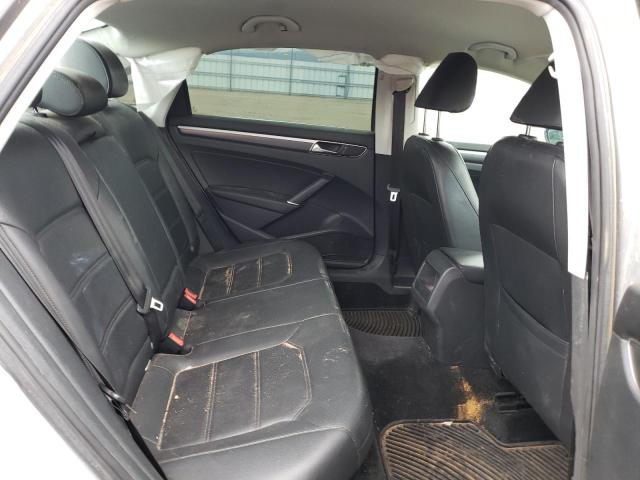 1VWDT7A33HC008854 - 2017 VOLKSWAGEN PASSAT R-LINE Gümüş foto 10