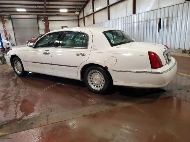 1LNHM81W21Y684931 - 2001 LINCOLN TOWN CAR EXECUTIVE WHITE photo 2