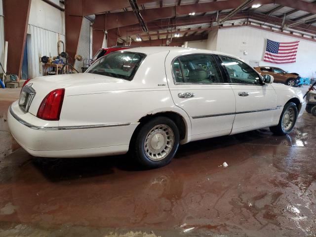 1LNHM81W21Y684931 - 2001 LINCOLN TOWN CAR EXECUTIVE WHITE photo 3