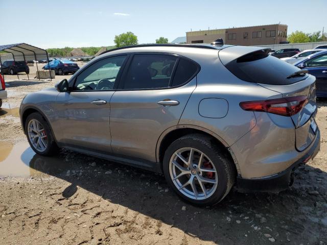 ZASFAKNN6J7C01554 - 2018 ALFA ROMEO STELVIO TI SPORT GRAY photo 2