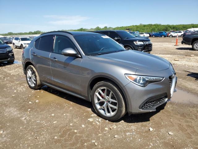 ZASFAKNN6J7C01554 - 2018 ALFA ROMEO STELVIO TI SPORT GRAY photo 4