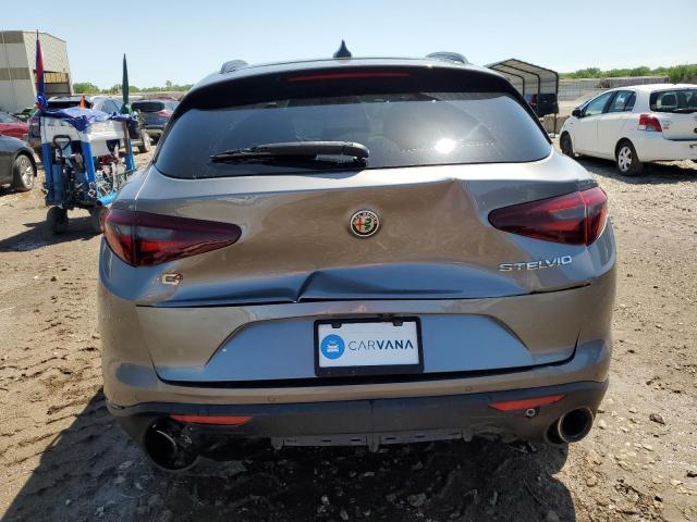 ZASFAKNN6J7C01554 - 2018 ALFA ROMEO STELVIO TI SPORT GRAY photo 6