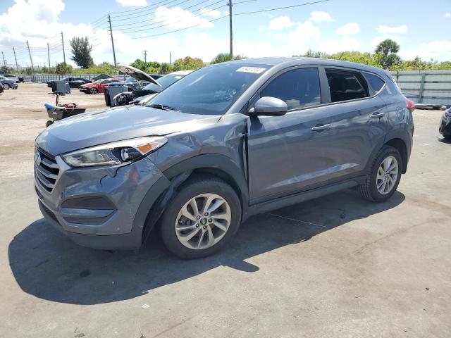 KM8J23A4XJU736290 - 2018 HYUNDAI TUCSON SE GRAY photo 1