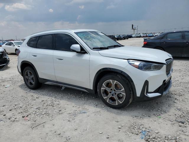 WBX73EF06P5W38652 - 2023 BMW X1 XDRIVE28I WHITE photo 4