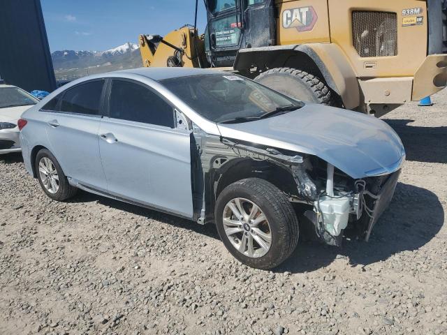 5NPEB4AC4EH816977 - 2014 HYUNDAI SONATA GLS SILVER photo 4