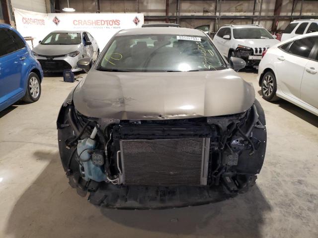 1G4ZP5SS0HU153797 - 2017 BUICK LACROSSE ESSENCE ნაცრისფერი ფოტო 5