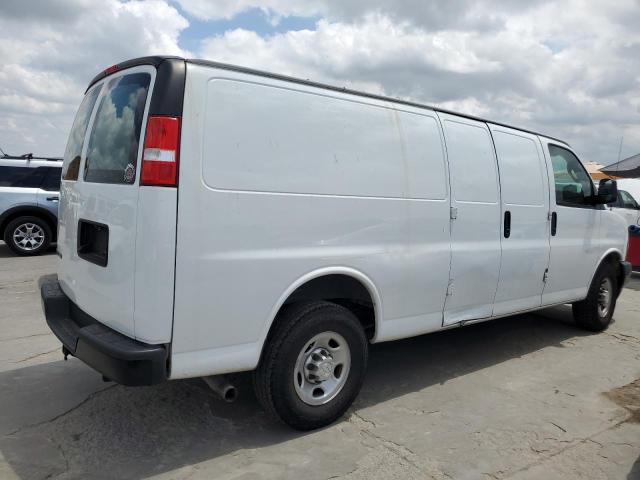 1GCWGBFPXJ1255952 - 2018 CHEVROLET EXPRESS G2 WHITE photo 3