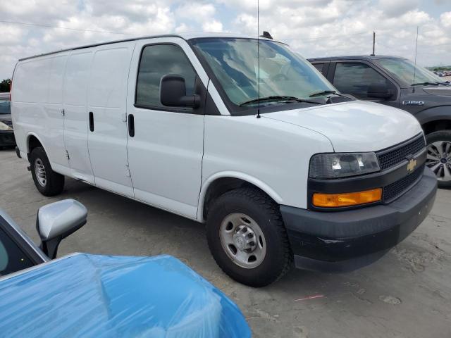 1GCWGBFPXJ1255952 - 2018 CHEVROLET EXPRESS G2 WHITE photo 4