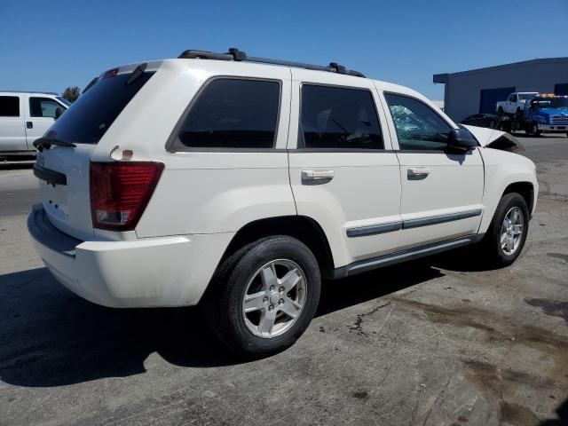 1J8GS48K07C680733 - 2007 JEEP GRAND CHER LAREDO WHITE photo 3