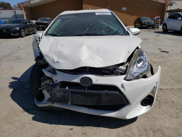 JTDKDTB32F1579744 - 2015 TOYOTA PRIUS C WHITE photo 5