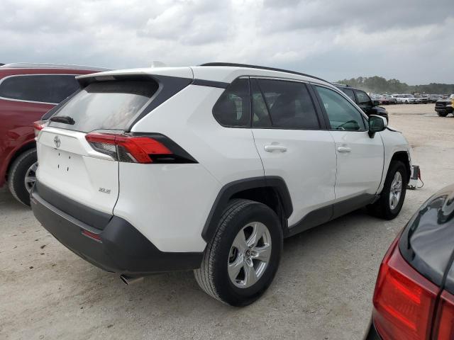 2T3W1RFV5MW149990 - 2021 TOYOTA RAV4 XLE WHITE photo 3