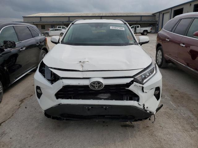 2T3W1RFV5MW149990 - 2021 TOYOTA RAV4 XLE WHITE photo 5